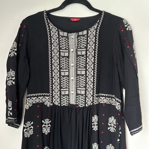 Black with white and red embroidery. Empire waist, dress up or just as it is. - Picture 2 of 6